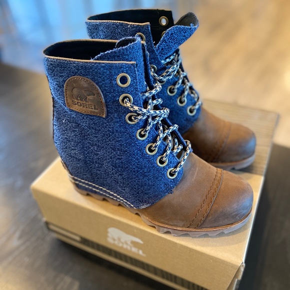 Sorel Shoes - Sorel Wedge Boots - like new!